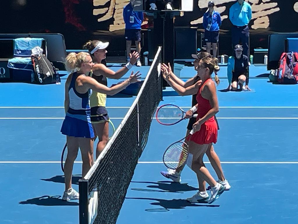 Gabriela Ruse, uitgeschakeld in de halve finale van de Australian Open! Samen met Marta Kostiuk “schoot” ze een prijs van 210.000 dollar binnen.