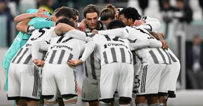 Schokkende beslissing in het Italiaanse voetbal: Juventus Torino, -15 punten in de Serie A! Welke team officials zijn geschorst en beboet