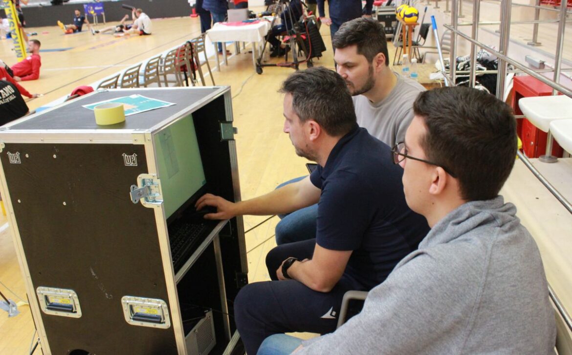 We hebben ook VAR bij volleybal! Hoeveel het kost en wanneer het geopend is! Uit angst voor dieven wordt het achter slot en grendel bewaard bij de Federatie…