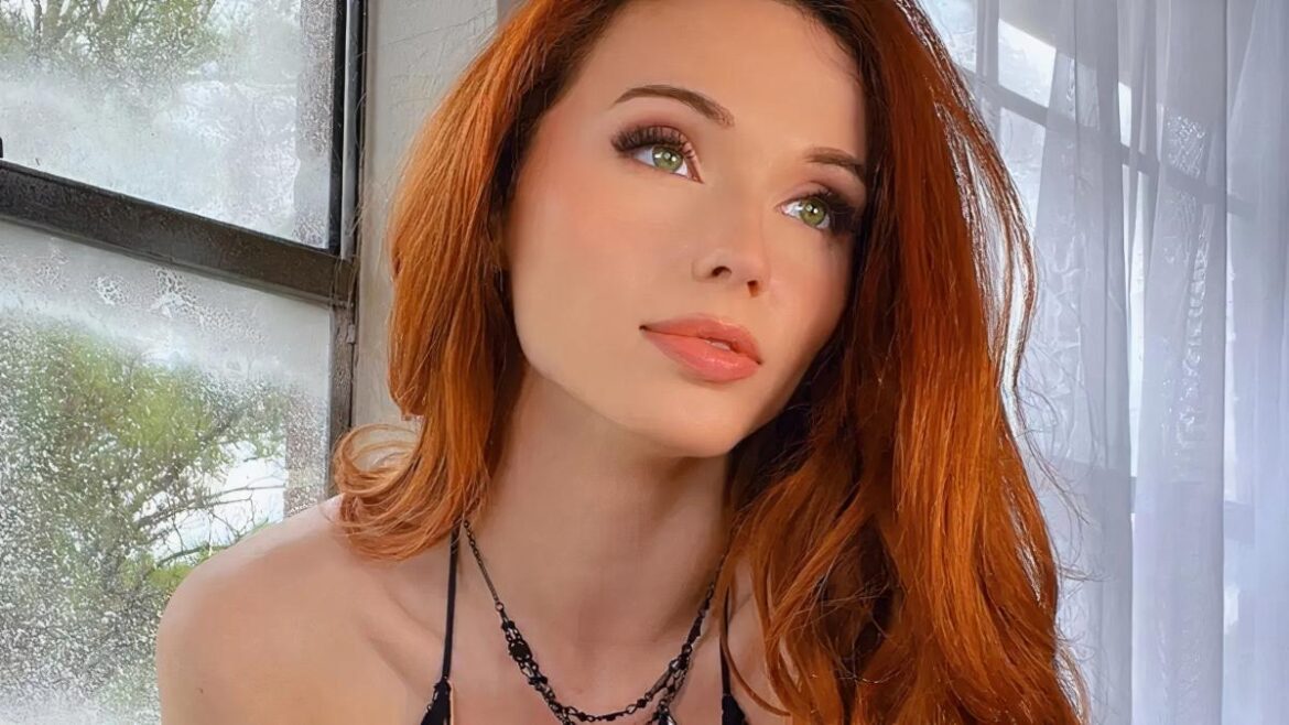 Wie is Amouranth: echte naam, carrière, leeftijd en meer van Twitchs meest controversiële streamer