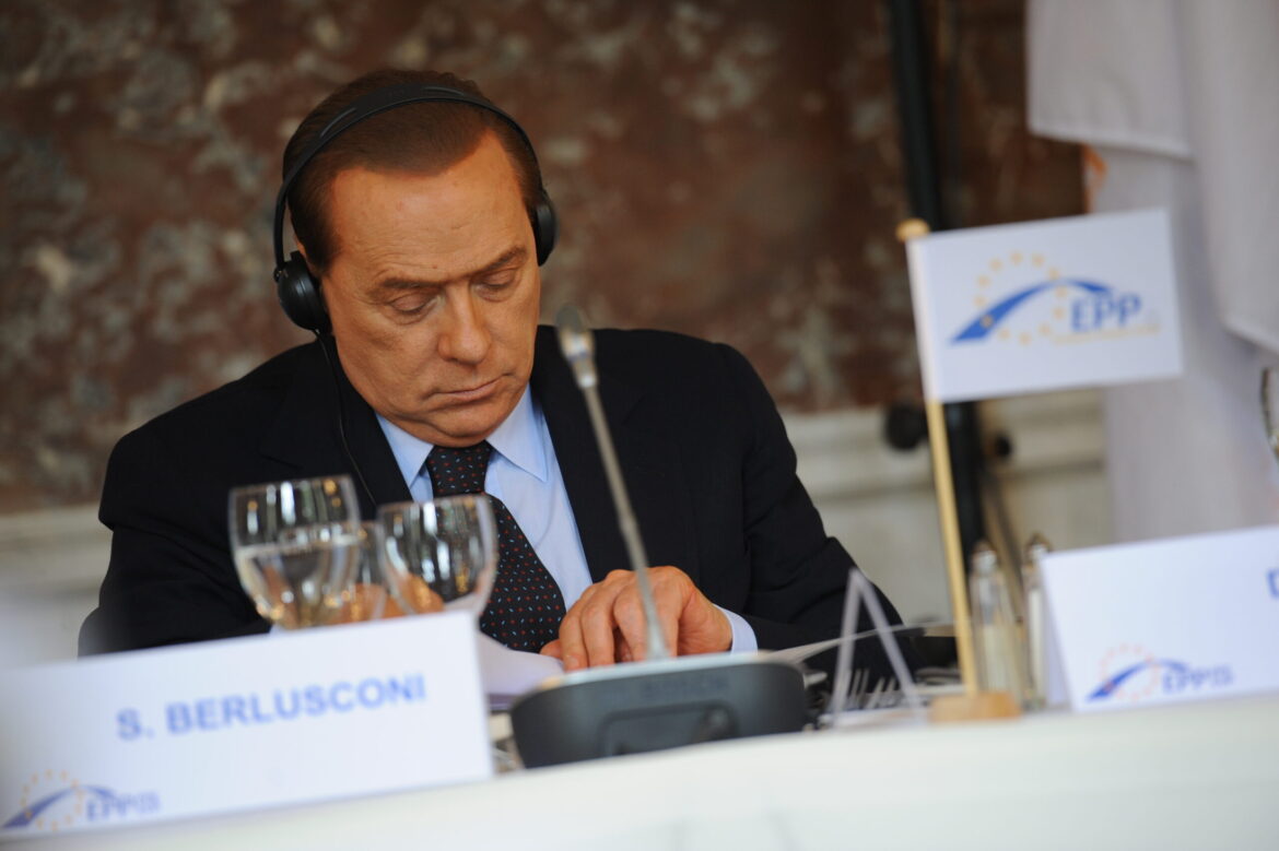 BERLUSCONI’S WILL: don Silvio schokte iedereen met zijn keuze! / Wie krijgt 100 miljoen euro cadeau