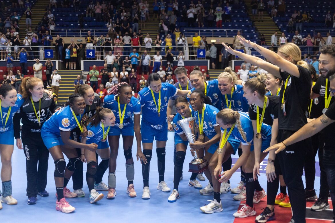 Dinamo heeft de Roemeense Supercup bij het mannen handbal gewonnen! Wat gebeurt er dit weekend bij de meisjes: CSM Boekarest of Rapid?