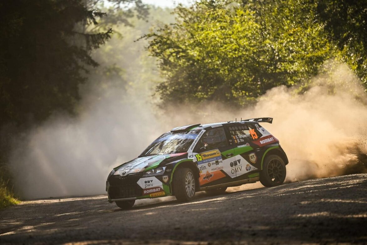 Geweldige prestatie! We hebben een Roemeen aan de leiding van het Europees Rallykampioenschap in de junior categorie