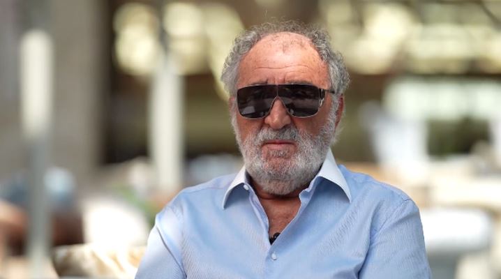 Ion Tiriac donderde in het geval van de schorsing van Simone Halep: “Iemand die de spot drijft met haar leven, met haar carrière…de beslissing is utopisch”.