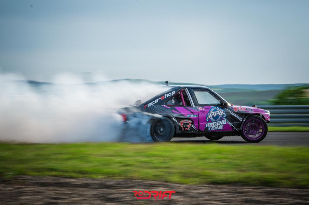 Wie gaat er Vechten om de titel in het Nationaal Driftkampioenschap? De finale vindt dit weekend plaats op de Transilvania Motor Ring