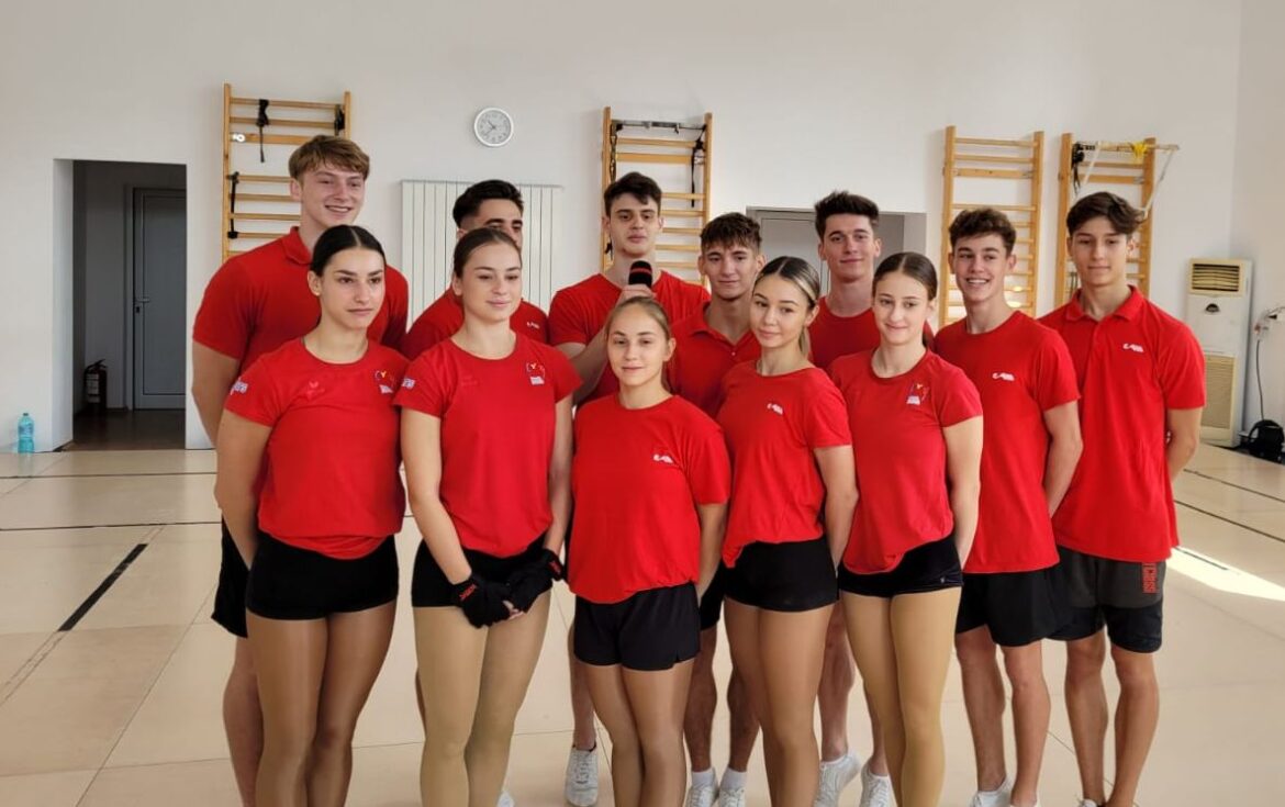 WK Aerobic Gymnastics!  Wie is de atlete die haar horoscoop controleert voor de wedstrijd?