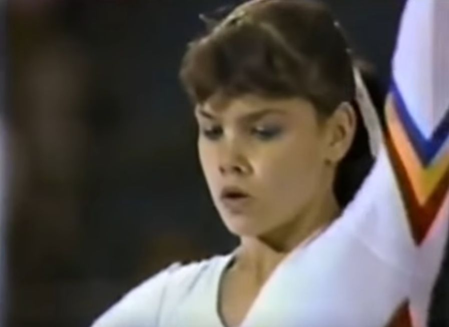 FOTO & VIDEO / Hoe voormalig turnster Simona Păucă er nu uitziet. Ze won GOUD op de Olympische Spelen in Los Angeles