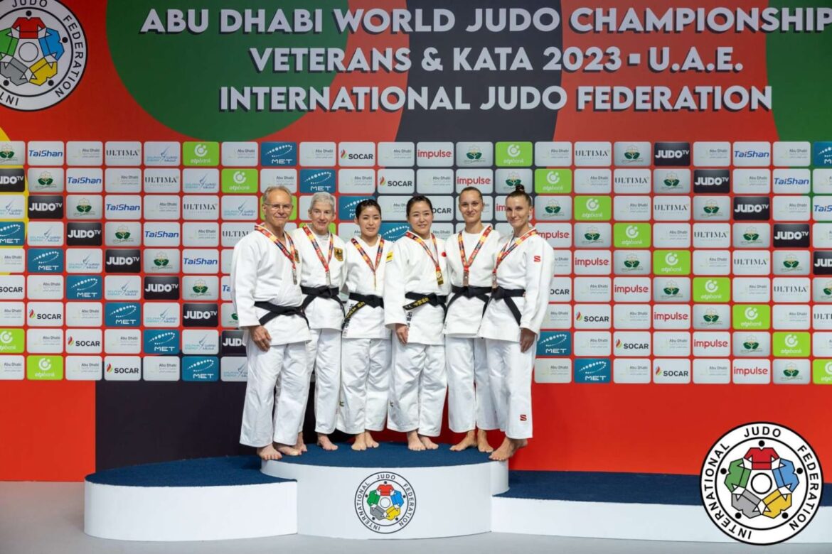 Drie keer een vrouw! Het verhaal van een wereldkampioene judo